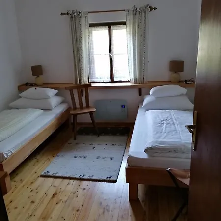 Typische Kaerntner - Mitten In Der * Villach